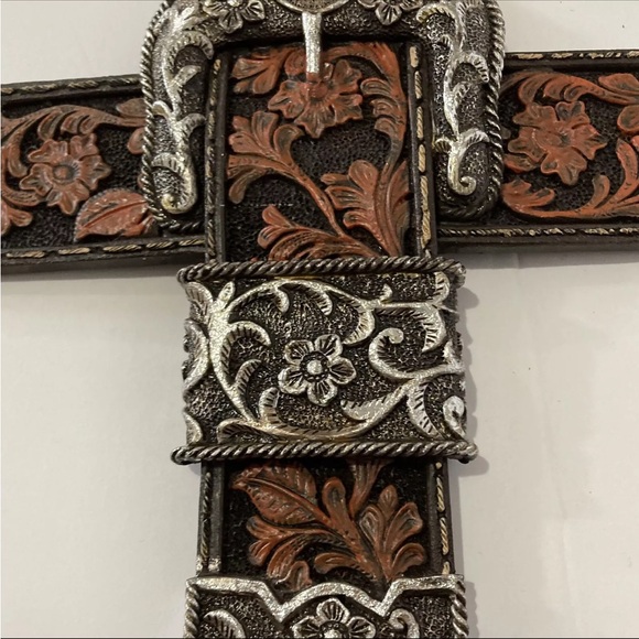 Rustic Cross Western 12" Ceramic Brown Black Belt Buckle Wall Decor - Picture 4 of 6